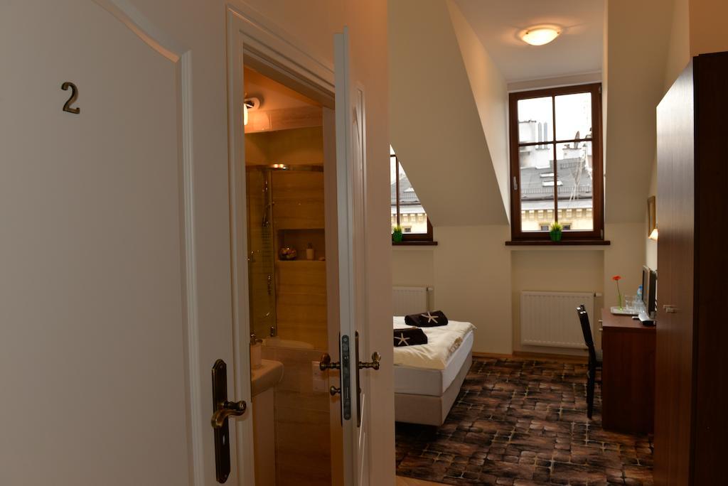 Royal Route 29 Comfort Rooms Краков Экстерьер фото