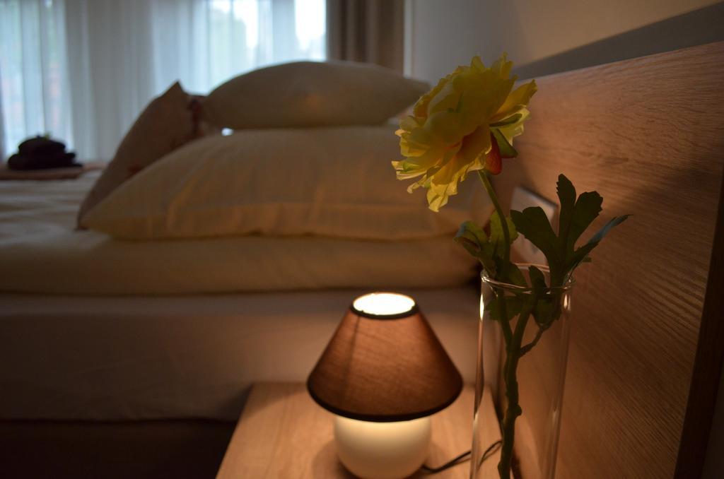 Royal Route 29 Comfort Rooms Краков Экстерьер фото