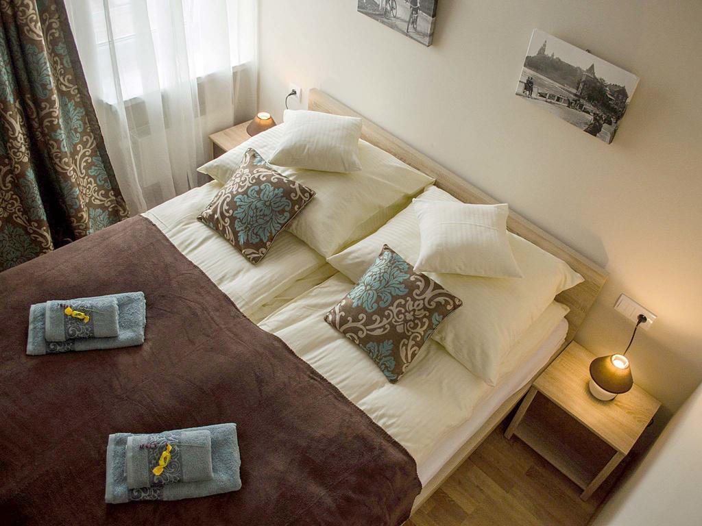Royal Route 29 Comfort Rooms Краков Экстерьер фото