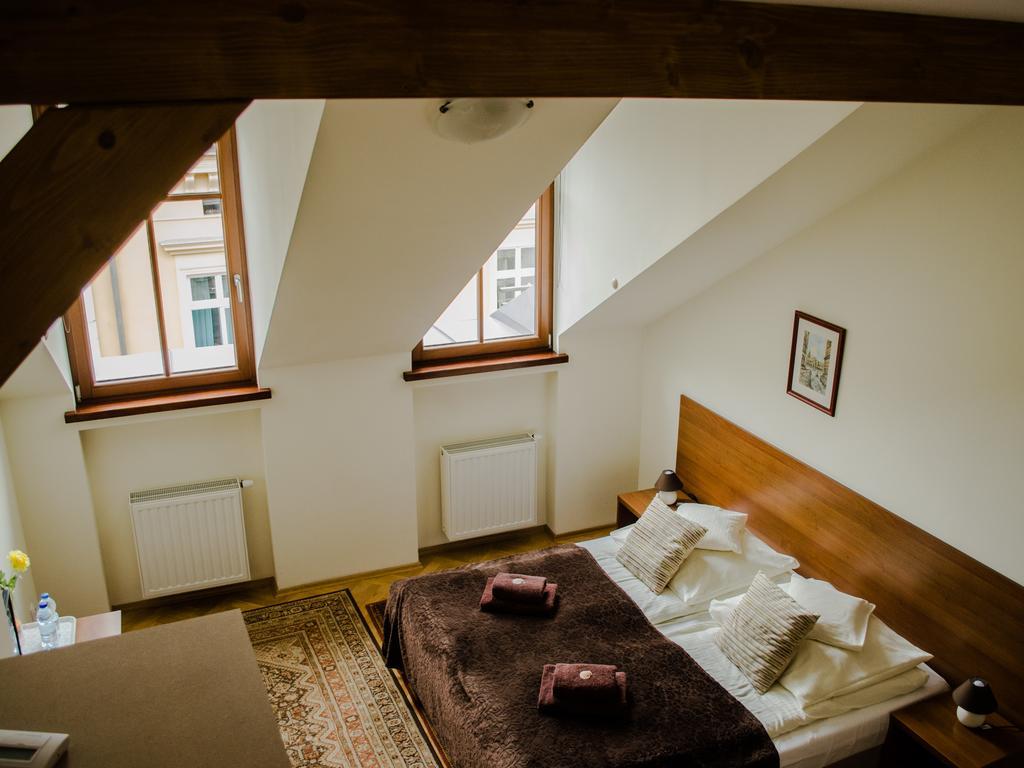 Royal Route 29 Comfort Rooms Краков Экстерьер фото