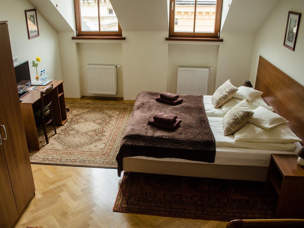 Royal Route 29 Comfort Rooms Краков Экстерьер фото