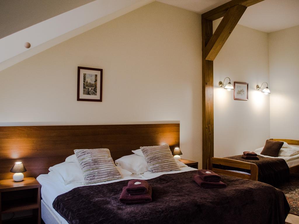 Royal Route 29 Comfort Rooms Краков Экстерьер фото