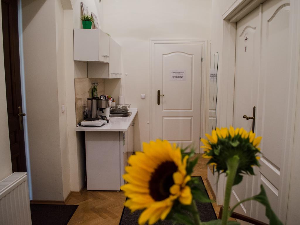 Royal Route 29 Comfort Rooms Краков Экстерьер фото