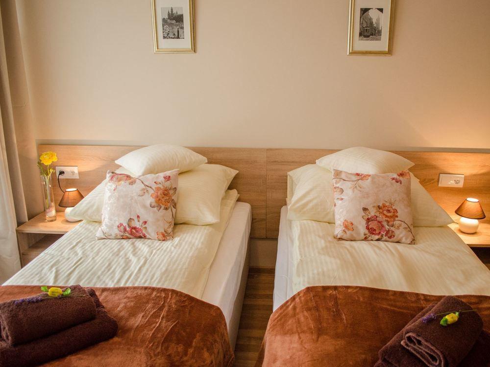 Royal Route 29 Comfort Rooms Краков Экстерьер фото