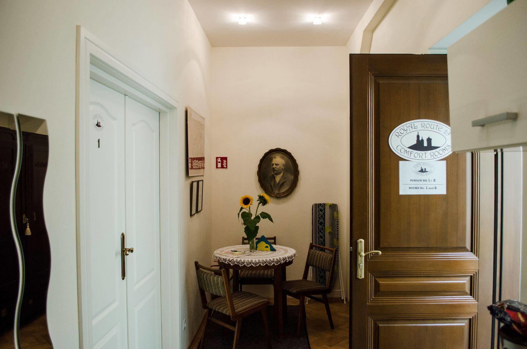Royal Route 29 Comfort Rooms Краков Экстерьер фото