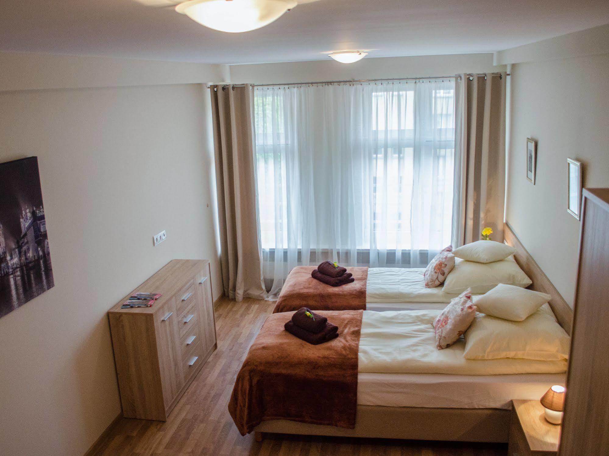 Royal Route 29 Comfort Rooms Краков Экстерьер фото