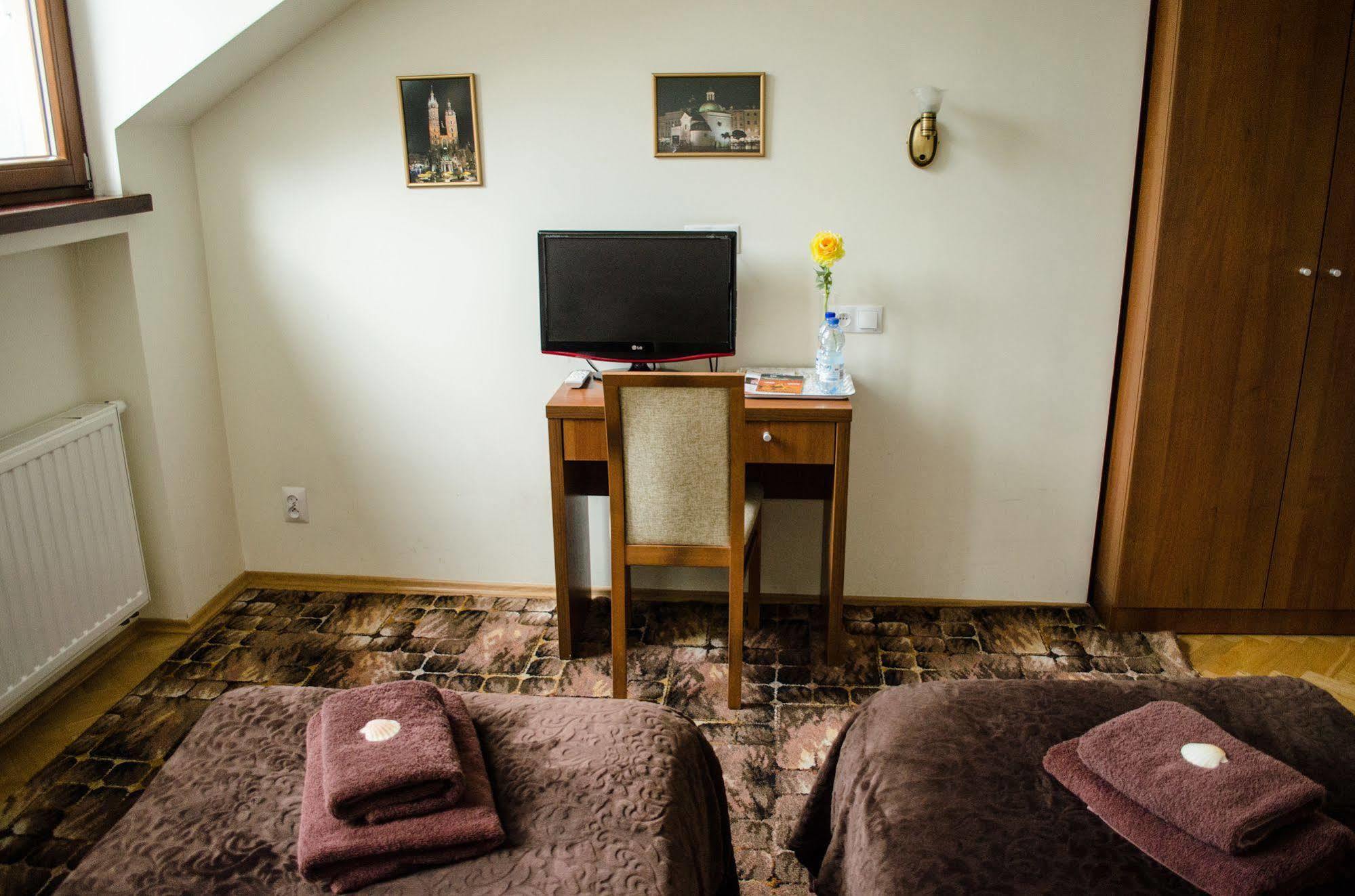 Royal Route 29 Comfort Rooms Краков Экстерьер фото