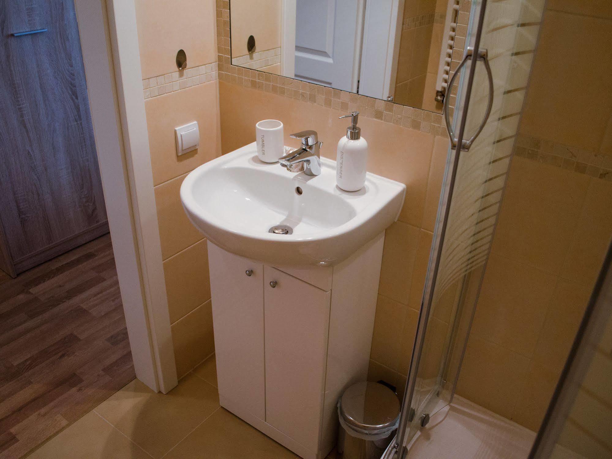 Royal Route 29 Comfort Rooms Краков Экстерьер фото