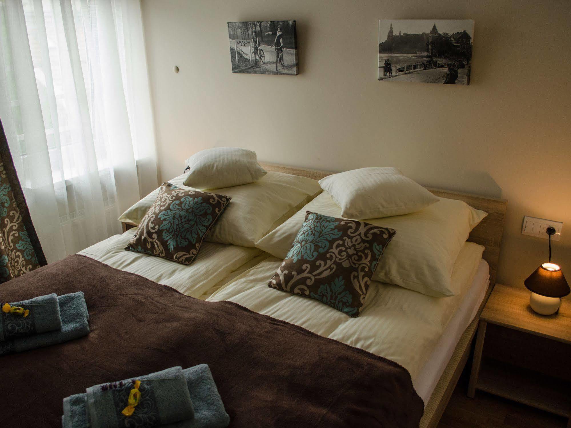 Royal Route 29 Comfort Rooms Краков Экстерьер фото