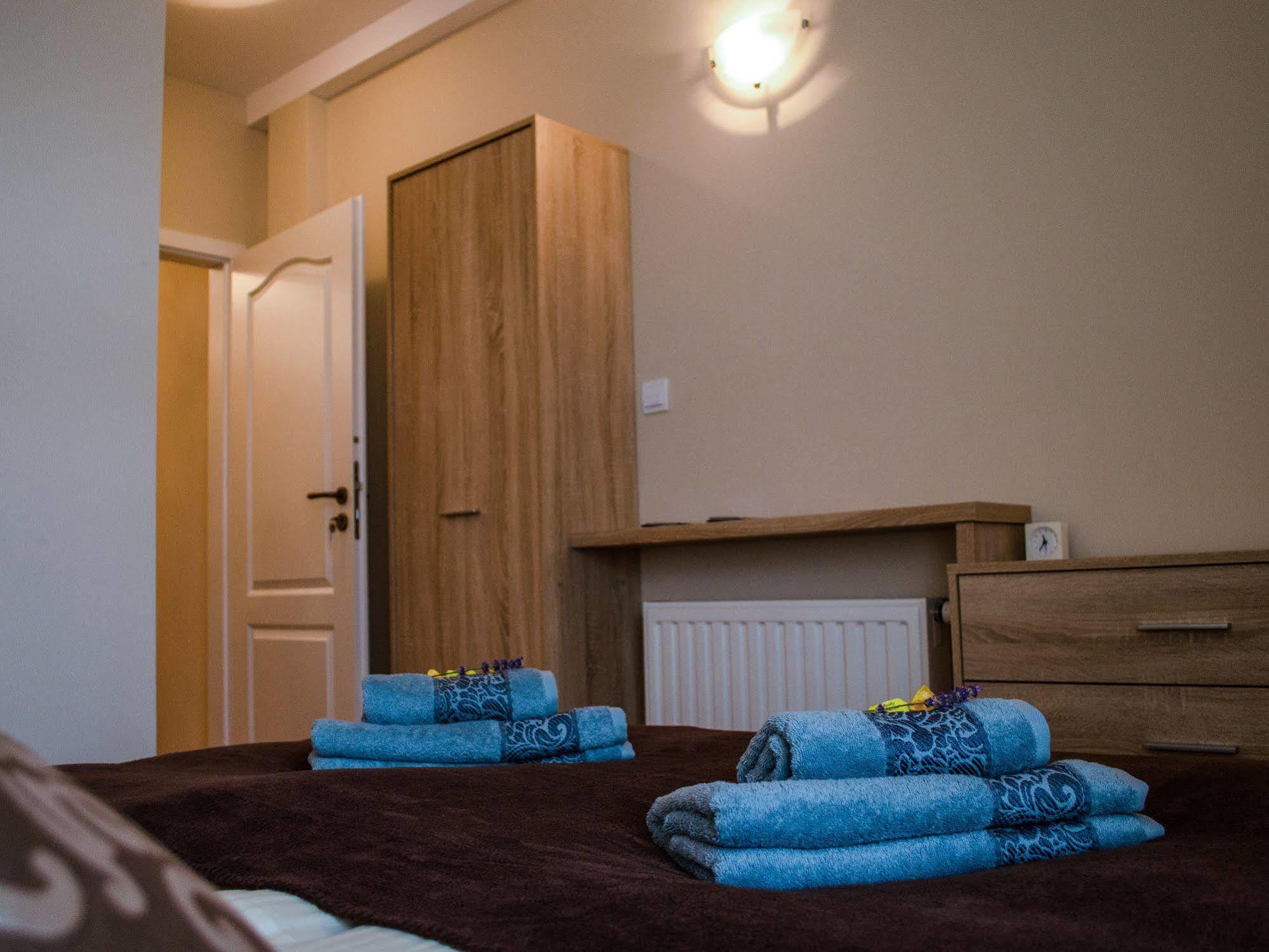 Royal Route 29 Comfort Rooms Краков Экстерьер фото